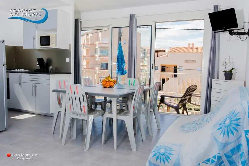 5 ”The Song of the Waves” beachfront apartment - Image 1