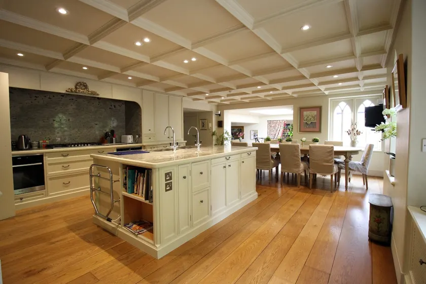 Luxury Thatched Cottage in the New Forest - Image 1