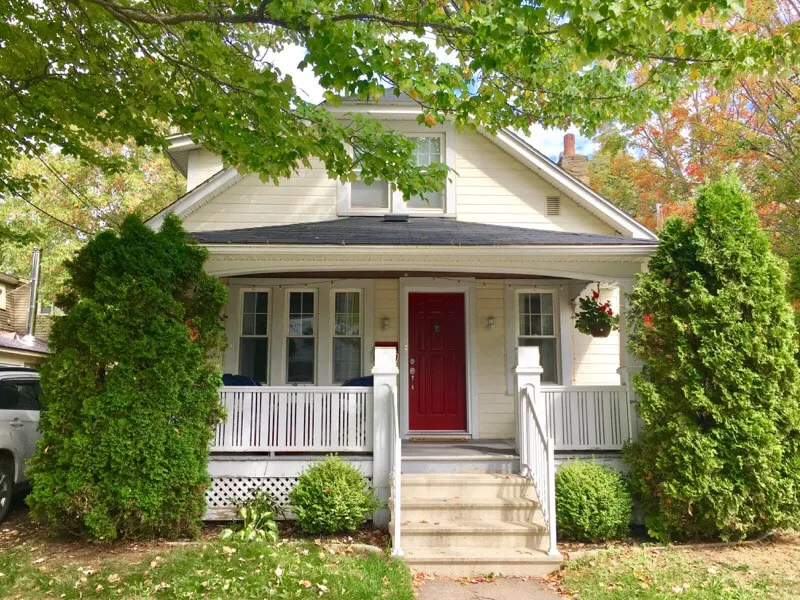 Cosy Craftsman in Downtown Fredericton - Image 1