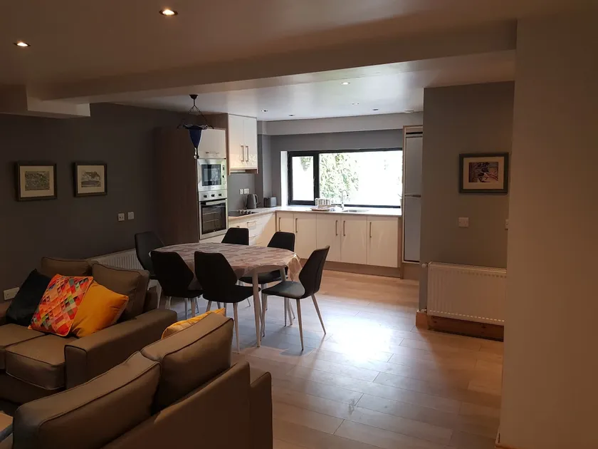 Spacious urban apartment. - Image 1