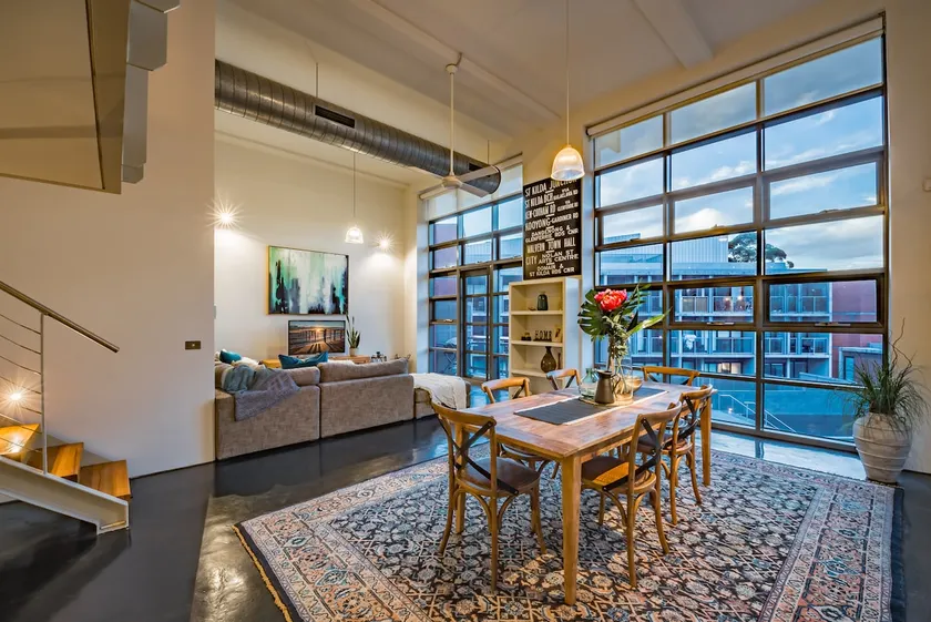Luxury warehouse apartment close to CBD - Image 1