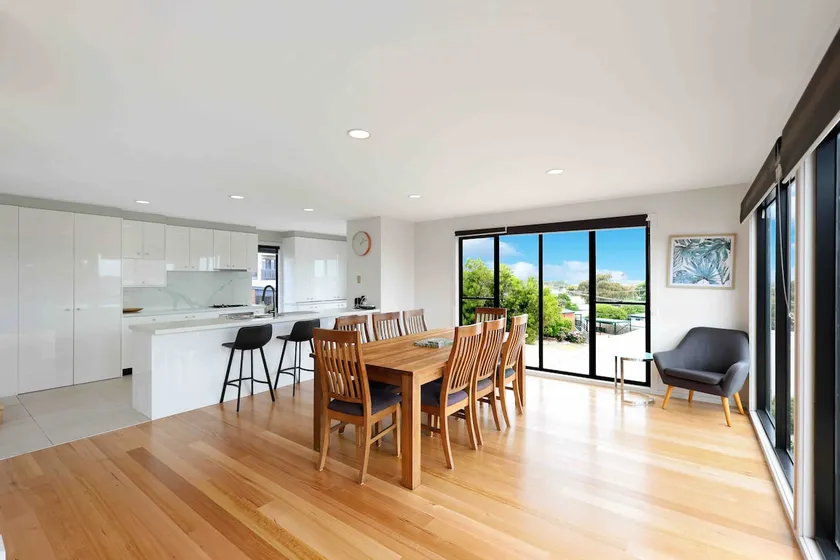 Ocean Escape- 5 Bedroom, 3 bath- Sleeps 11 - Image 1
