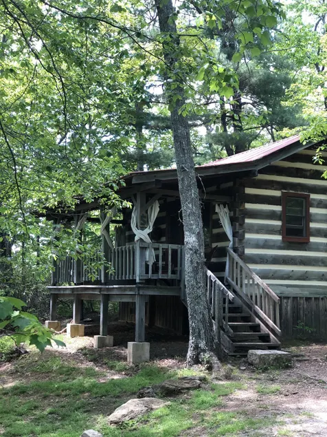 OWL'S NEST Private Cabin w/HOT TUB - Image 1
