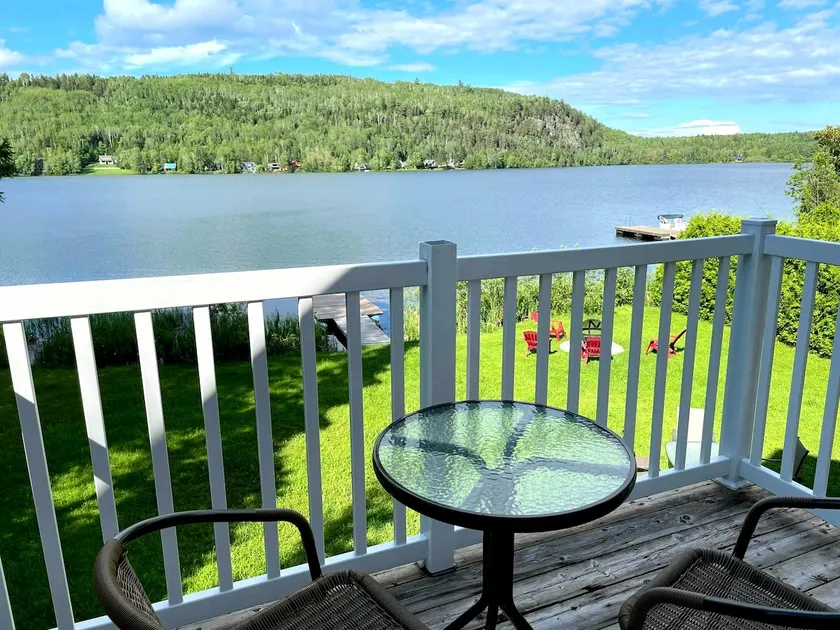 Lake/Mountain Edge Cottage – Charlevoix. - Image 1