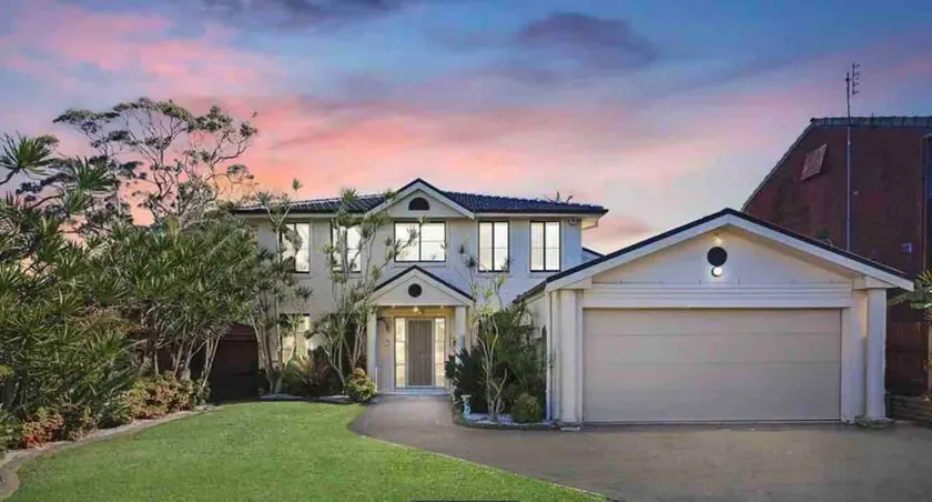 Large Holiday Home with Heated Pool on demand near Lake & Beaches - Image 1