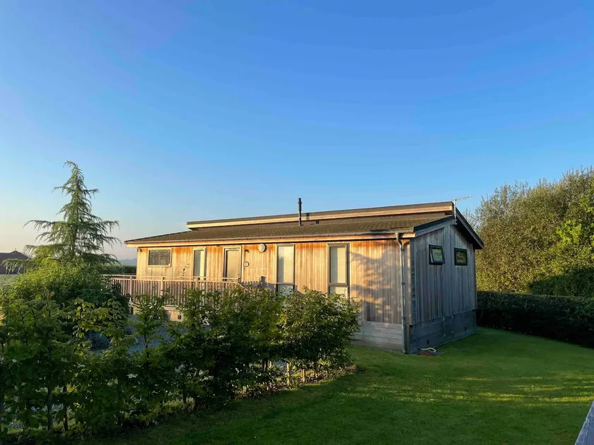 Ash Lodge Marina views dog friendly sleeps 4 - Image 1