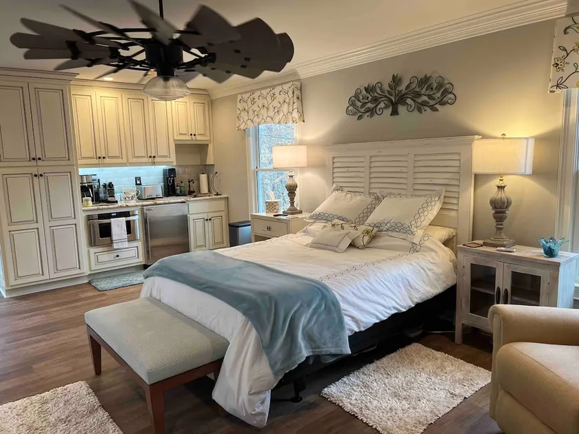 Private entrance 1 bedroom in country setting. - Image 1