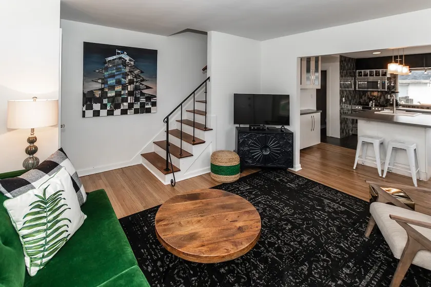 Style and Comfort in this adorable bungalow! - Image 1