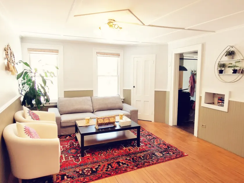 Cozy Guesthouse Near Downtown, Lee - Image 1
