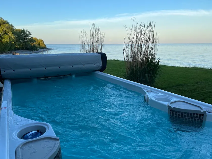 Cobourg Paradise - Lakehouse w/Hot Tub - Image 1