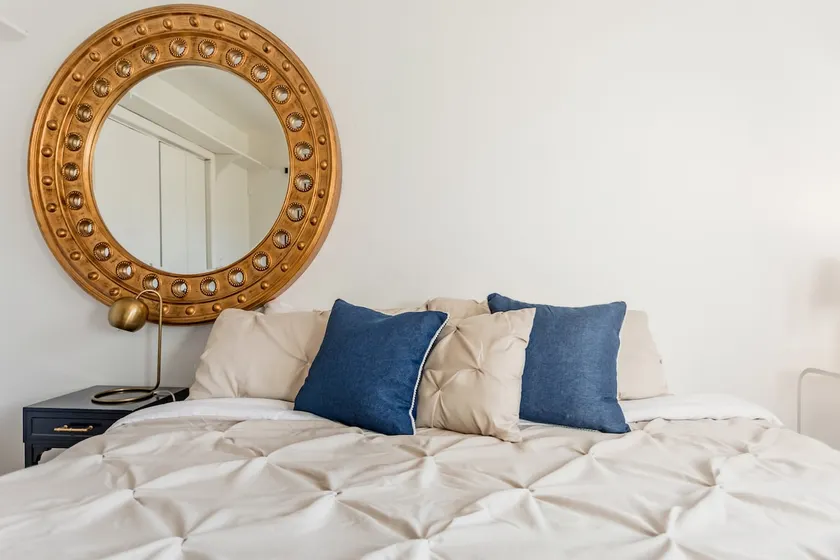 Sparkling, Light-Filled Downtown Condo in an 1880s House - Image 1