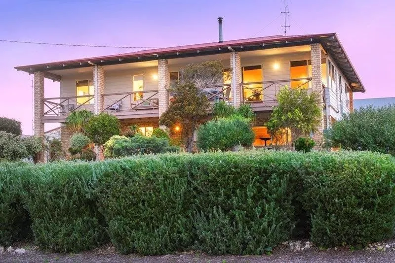 Double View Beach House - Image 1