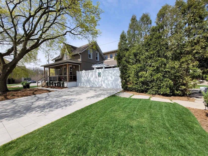 Paris Oasis-The Maples on Brock - Image 1