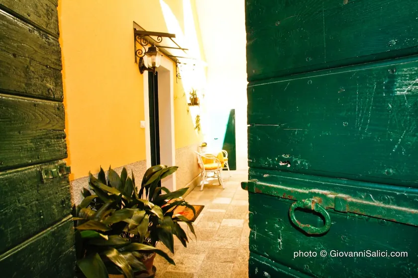 Casa Nina, a studio apartment just steps from the lake - Image 1