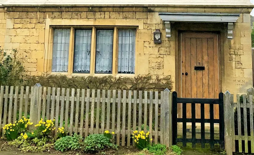 Stylish cottage in the heart of the Cotswolds AONB - Image 1