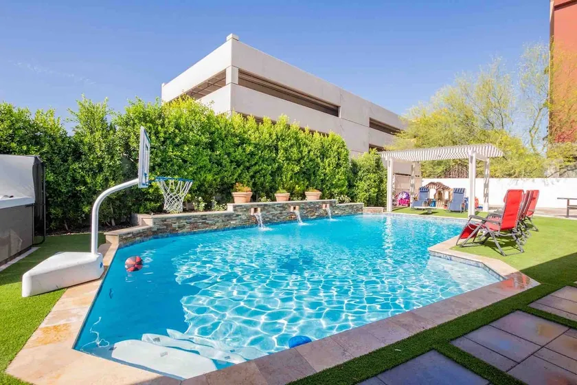 5BD3BR downtown phx w/ pool & games - Image 1