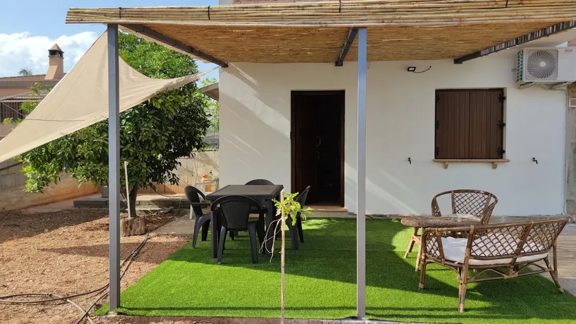 House with Garden - Image 1