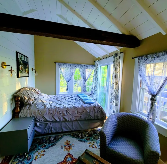 Coastal Sunset Cottage-1 bed, Kitchenette, Deck - Image 1