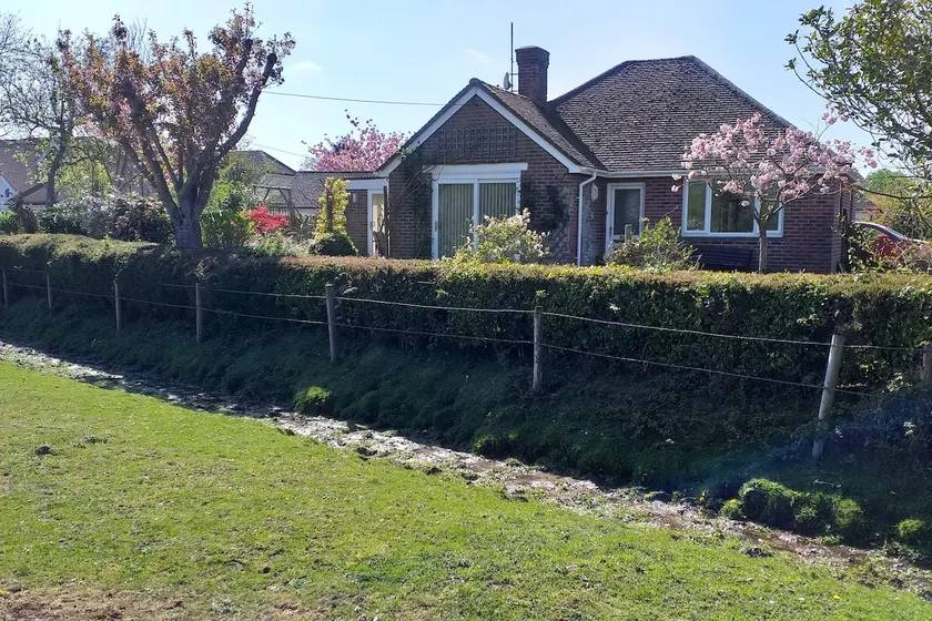 2 Bedroom Bungalow In Mockbeggar, New Forest Park - Image 1