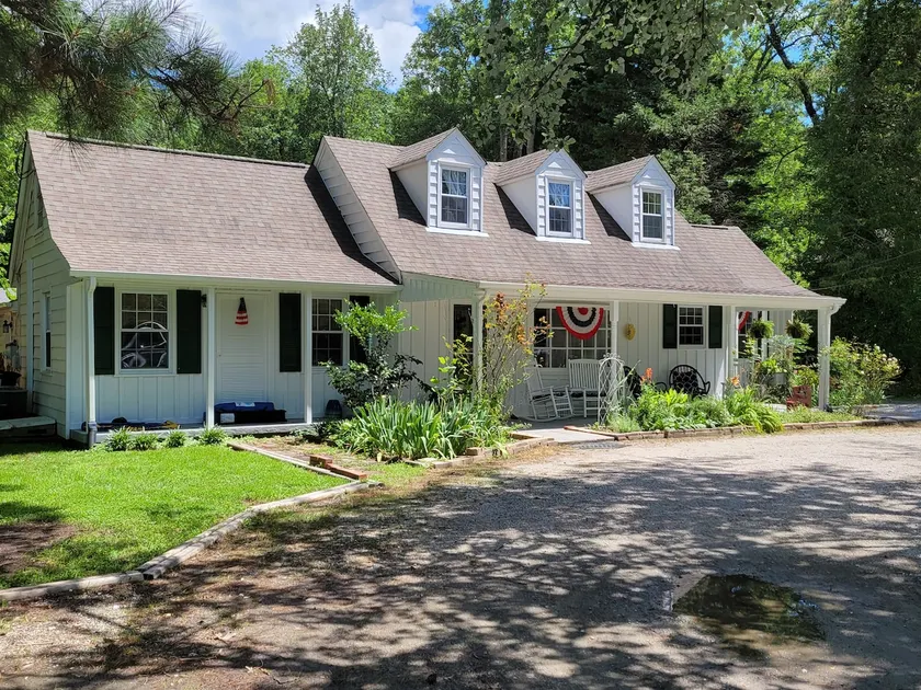 Colonial Retreat - Image 1