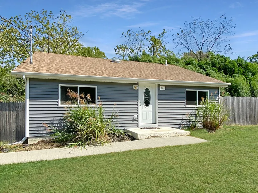 Cozy Riverside Cottage - Image 1