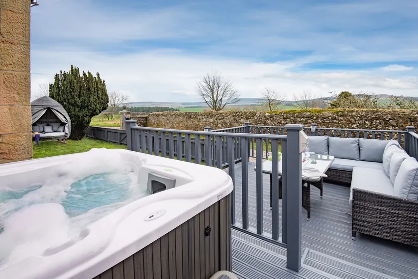 The Gate Lodge - Hot Tub 1 bedroom, log burner - Image 1