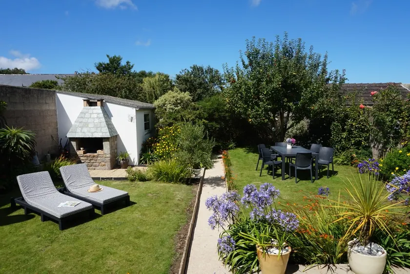 Coeur de Barfleur, nice house with garden + parking - Image 1