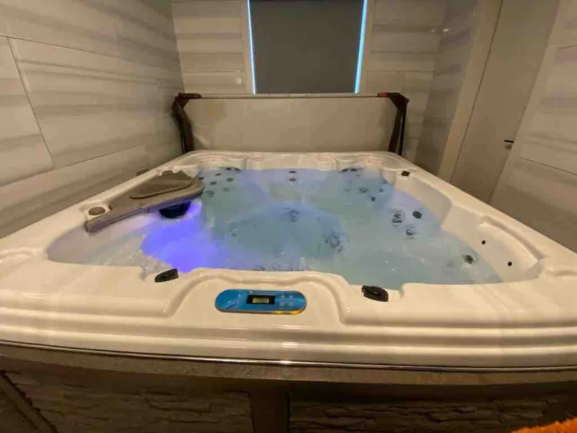 Hidden Gem/ 2 BR w/ Indoor Hot tub nr HOSP/TC - Image 1