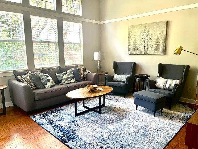 Spectacular 3 BDR Townhouse Near Downtown ATL, GSU - Image 1
