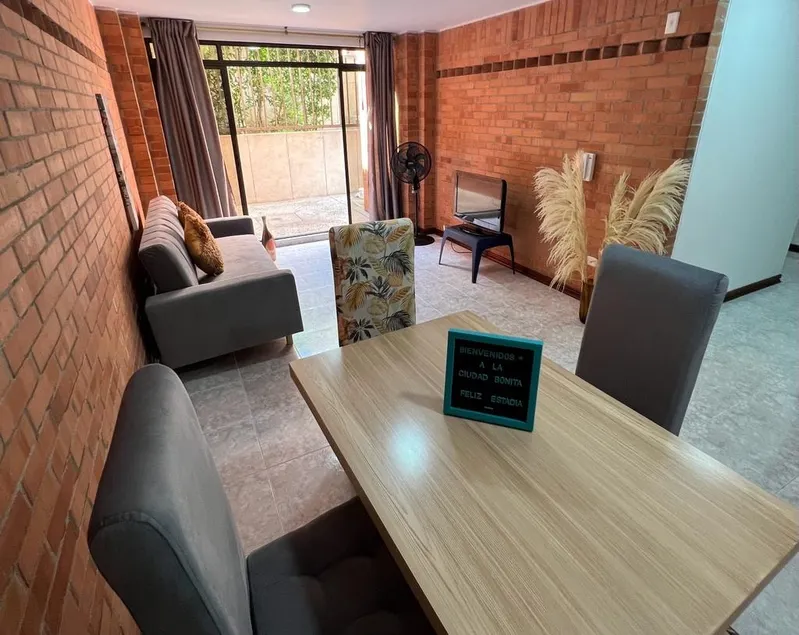 Spacious and exclusive apartment - Image 1