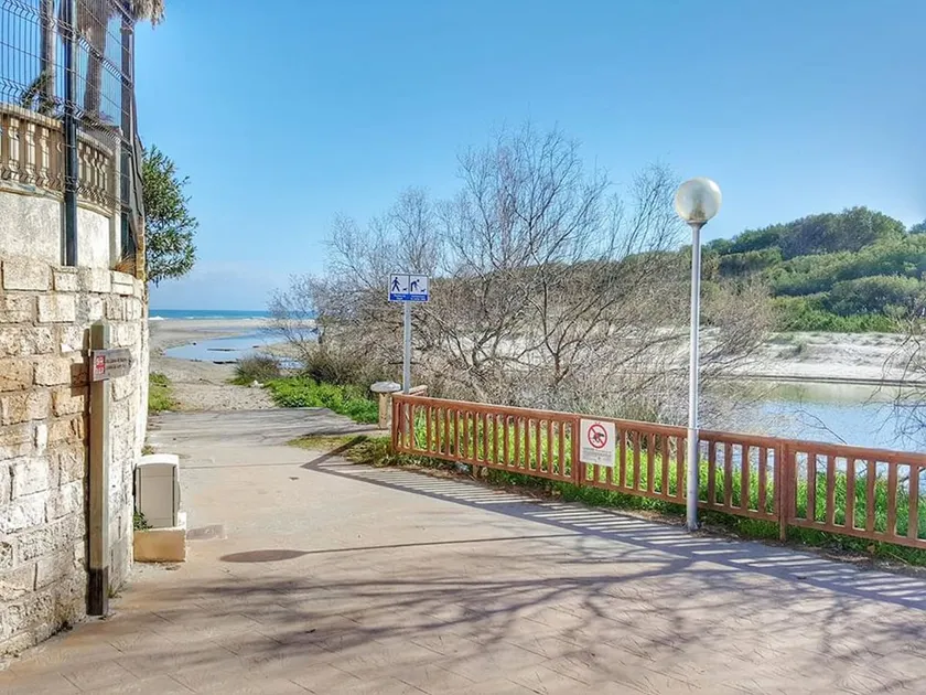 Ideal apartment with a swimming pool just a stone's throw from the sea. - Image 1