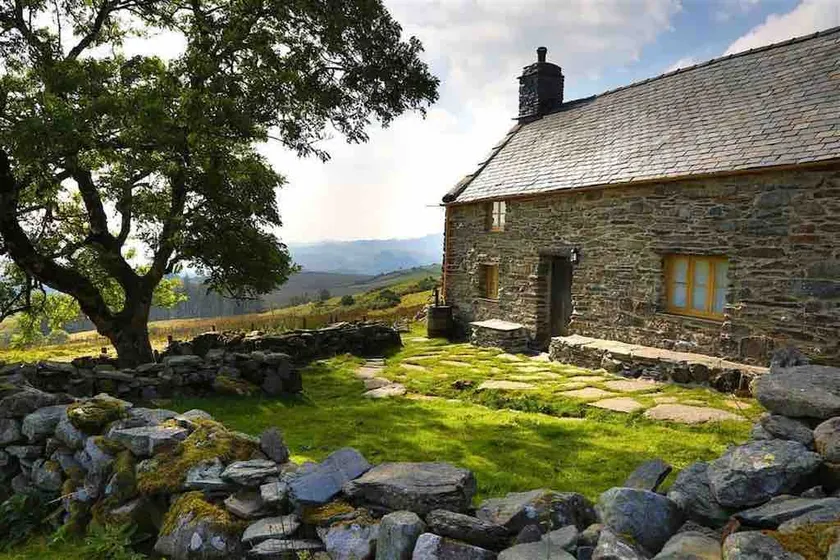 Remote, pet friendly, log burner, stunning views - Image 1