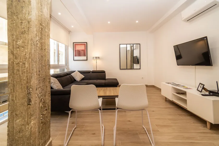 Luxury Apartment in The Soho CityCenter - Image 1
