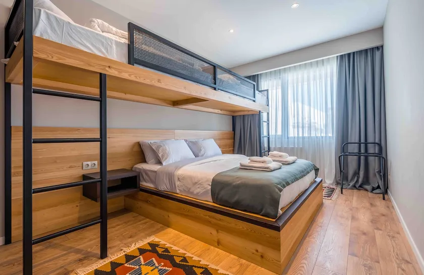 Spacious Cozy Home: 3-Beds, Ski-In/Out, Epic Yard - Image 1