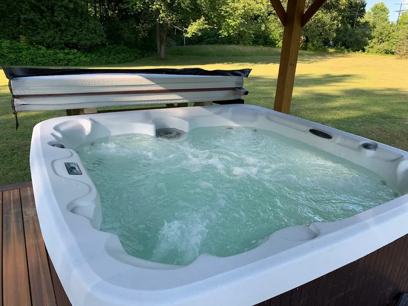Park in the Woods Cozy and clean. Shared Hot Tub, pets, peaceful - Image 1
