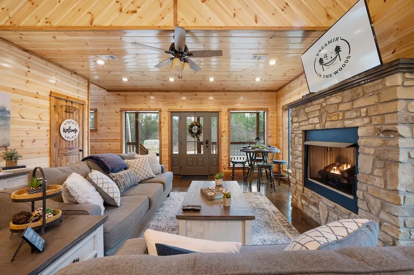 Last-Minute Escape • Private Hot Tub • Game Room - Image 1