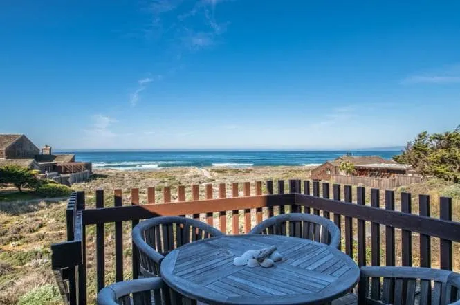 Oceanfront beach house with private hot tub - Image 1