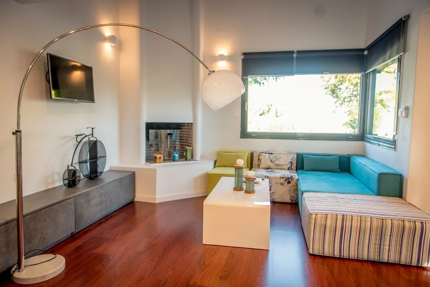 Modern villas with shared pool - Image 1