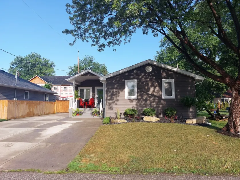2-bedroom with hot tub,200 steps from the beach - Image 1