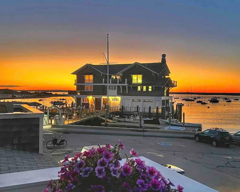 The Saltbox - Watch Hill's Award-Winning Waterfront Retreat. - Image 1
