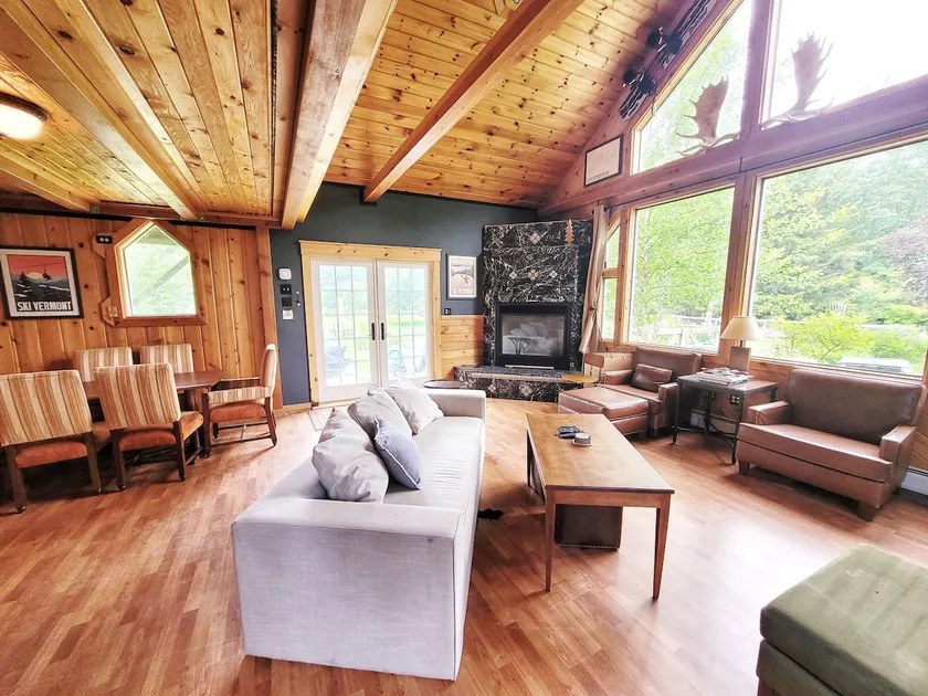 Rustic Bungalow in Stowe - Easy access to hiking! - Image 1