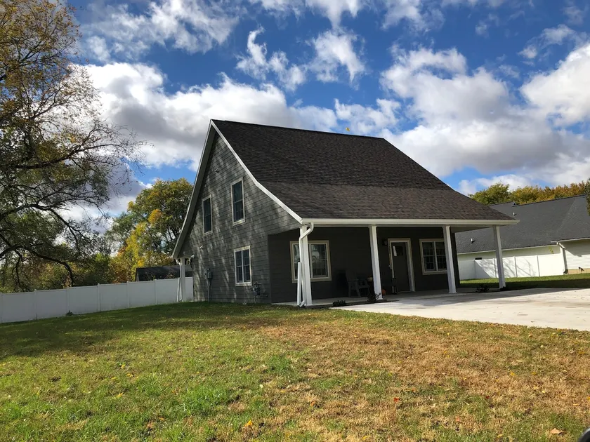 Old Mission Road House - A Home Away from Home - Image 1