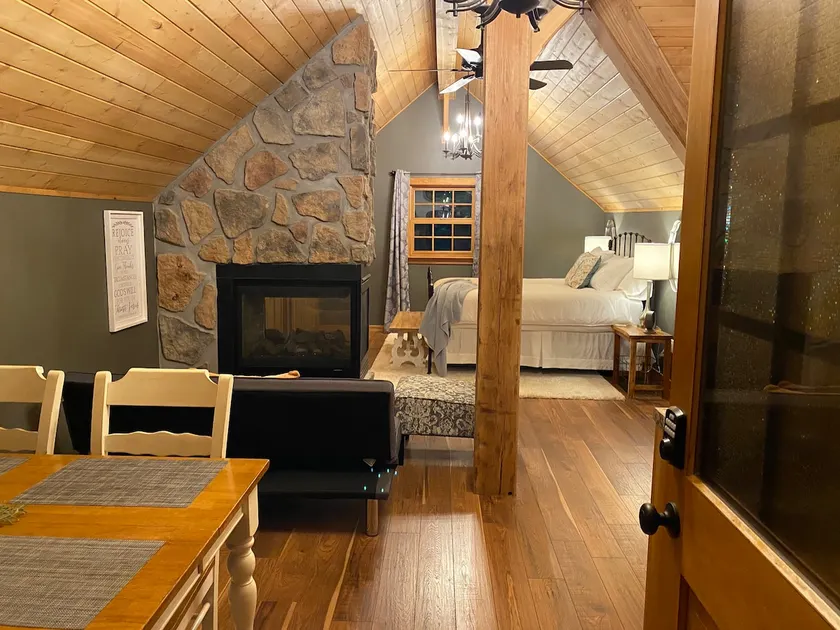 Luxury in the Woods! Fireplace & Whirlpool Tub! - Image 1