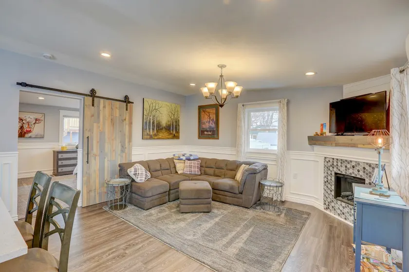 Spacious, loaded 1BR Apartment - Old Town - Image 1