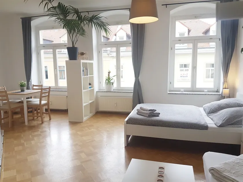 Apartment in the middle of the trendy Neustadt/Louisenstraße district - Image 1