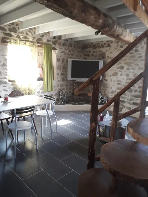 driftwood studio in old farmhouse - Image 1
