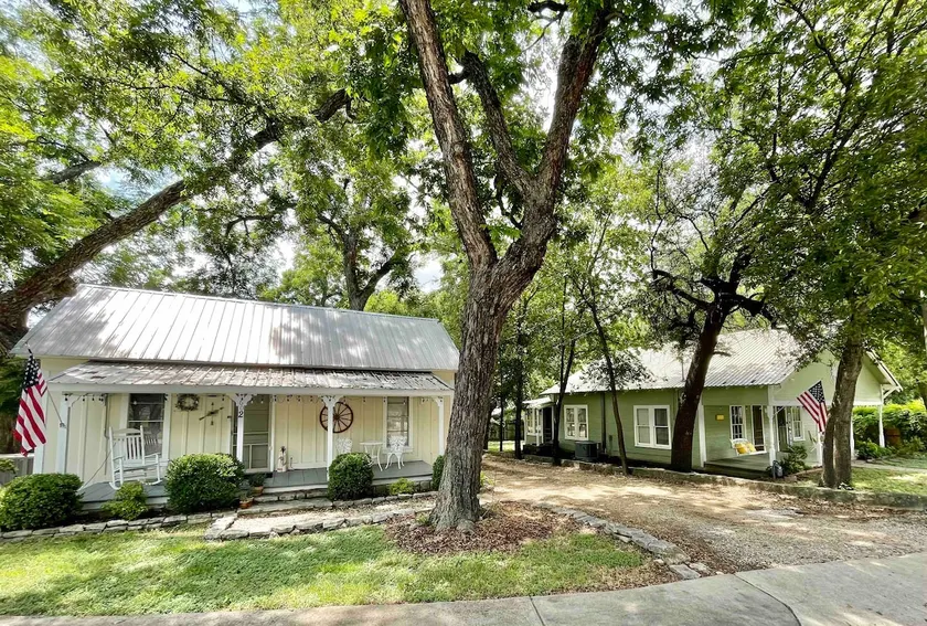 Side by Side Historic Downtown Cottages - Image 1