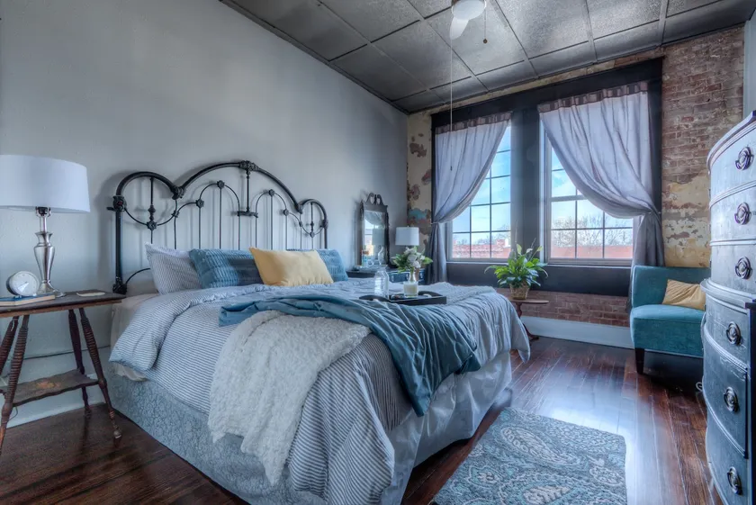 Charming Loft located in the heart of Collinsville - Image 1