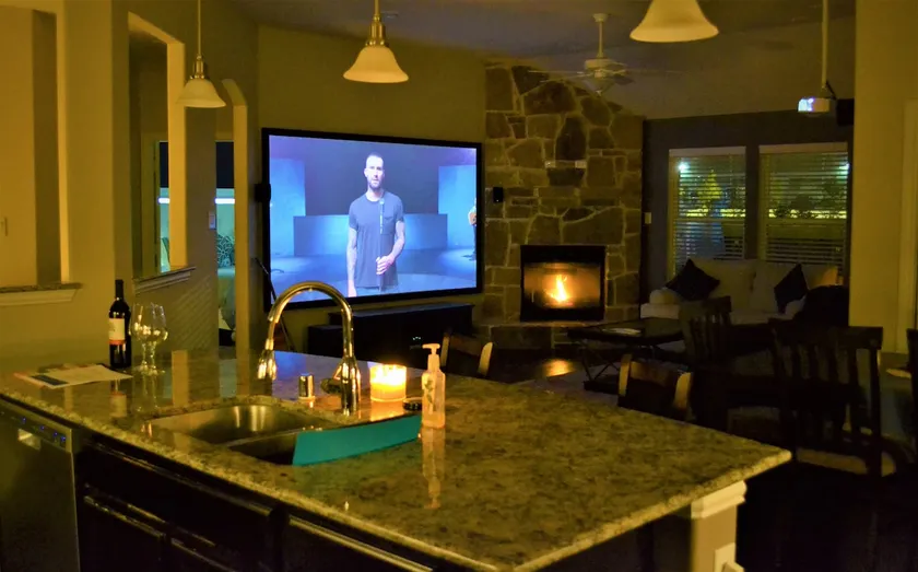 1-min from Hwy, 125” Projector, PS4, 3 BR 2 BA - Image 1