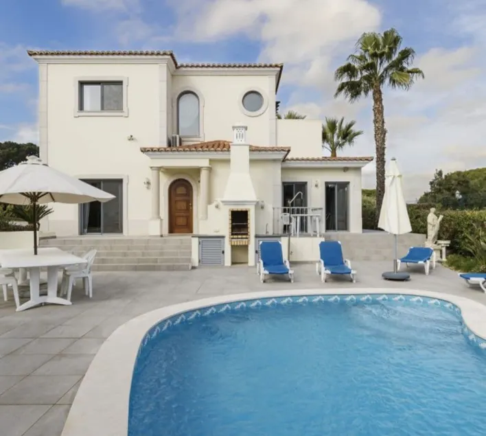 Villa mit privatem, beheizbarem Swimmingpool auf einem abgeschiedenen 0.5 Morgen großen Grundstück - Image 1